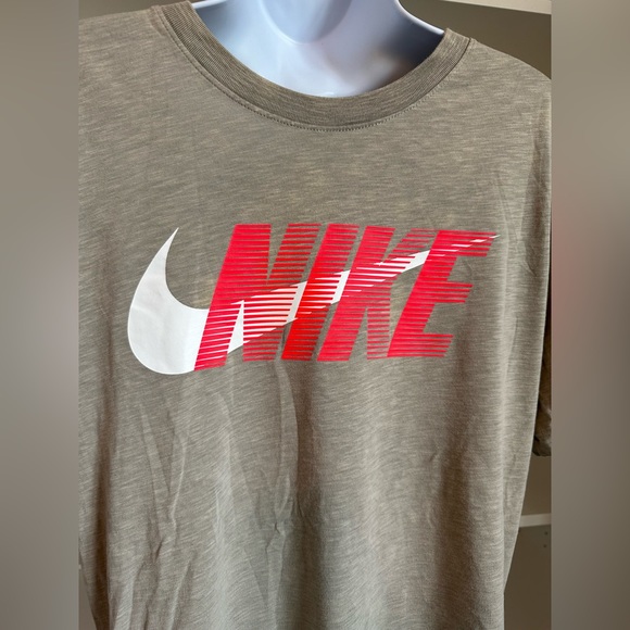 Men’s Nike Dri-Fit Tee Shirt - Picture 2 of 5